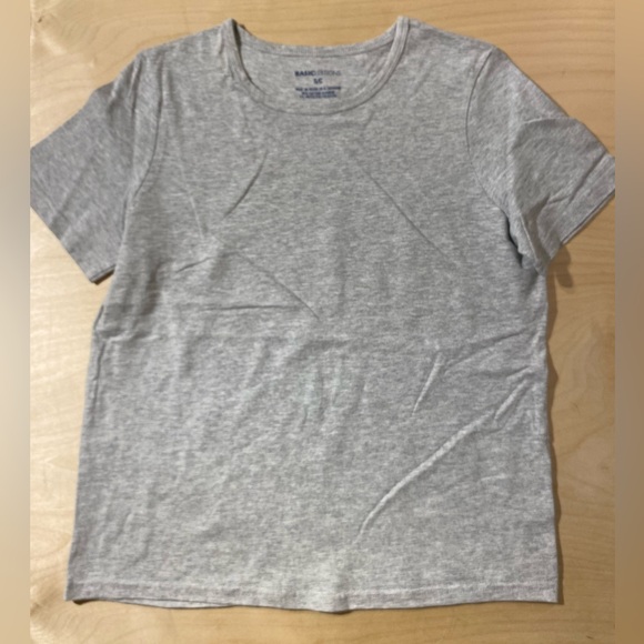 Basic Editions Heather Gray Tee Small (QB) - Picture 2 of 7